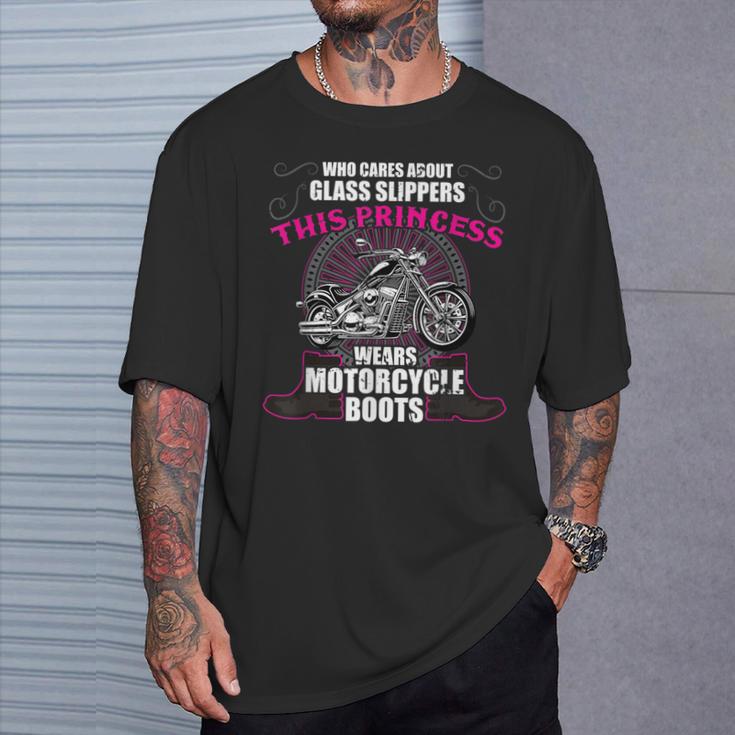 このプリンセスはオートバイブーツを身に着けていません ガラスのスリッパは面白い Tシャツ 彼への贈り物