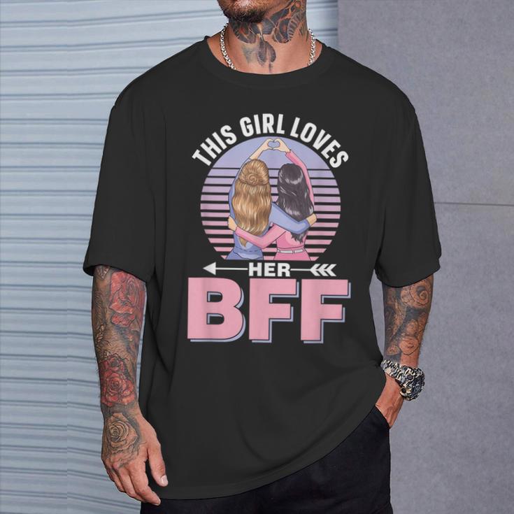 この少女は彼女のbffを愛している 友情 チーム 格言 友人 親友 Tシャツ 彼への贈り物