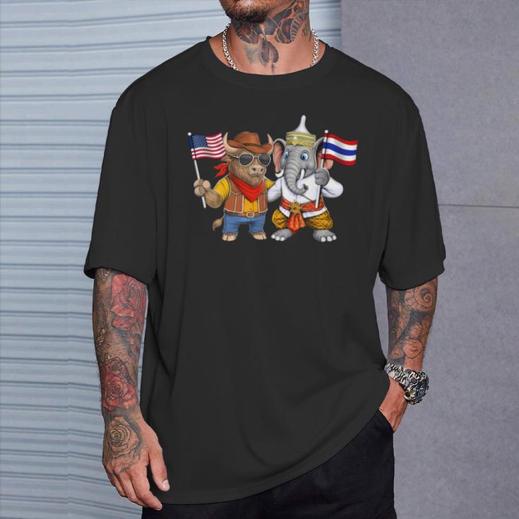 アメリカ・タイ国旗 誇り高いタイ系アメリカ人のルーツ タイ系アメリカ人の遺産 長袖tシャツ Tシャツ 彼への贈り物