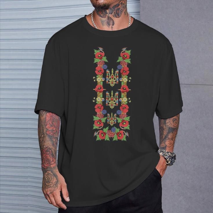 ウクライナのトリサブレッドポピー レトロフローラル ウクライナvyshyvanka Tシャツ 彼への贈り物