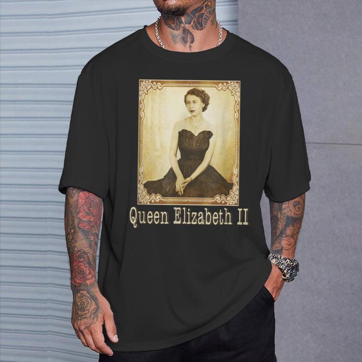 エリザベスii ヴィンテージ レトロ 神ave The Queen Uk Monarch Tシャツ 彼への贈り物