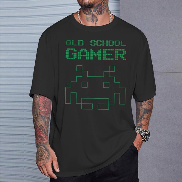 オールドビンテージスクールゲーマー-レトロスペースエイリアンインベーダー Tシャツ 彼への贈り物