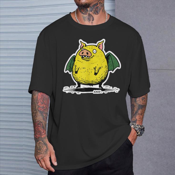 コウモリの翼を持つ空飛ぶブタのユーモアアート Tシャツ 彼への贈り物