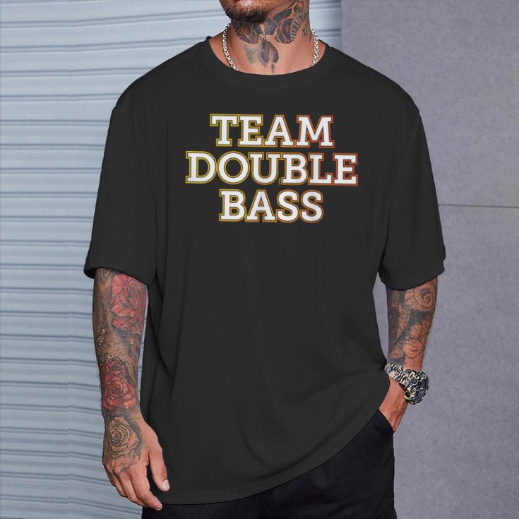 コントラバス奏者にとっては面白く、コントラバス奏者にとってはクールである Tシャツ 彼への贈り物