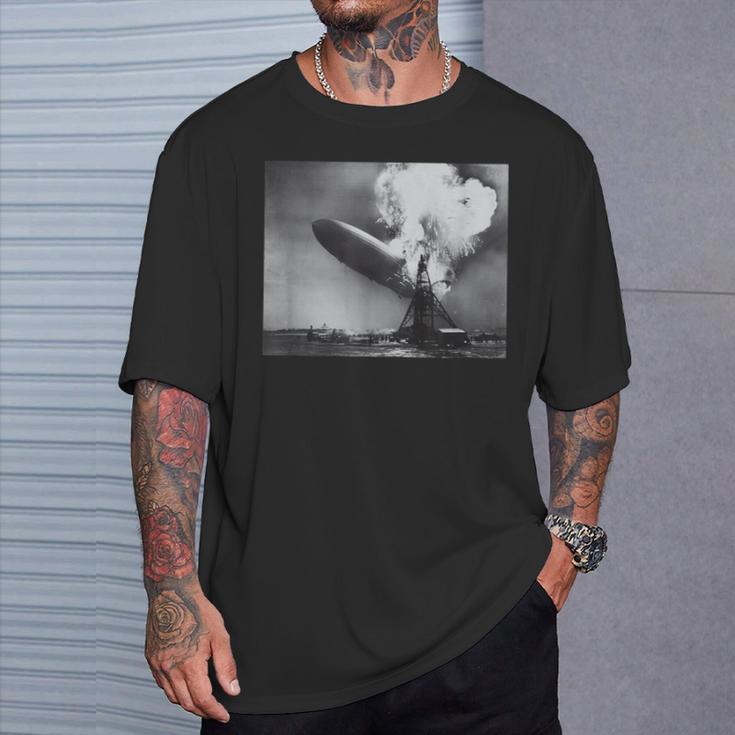 サム・シェアによるヒンデンブルク大惨事 Tシャツ 彼への贈り物
