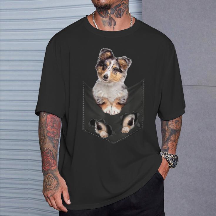 シェルティー犬愛好家のためのポケットに入った面白いシェットランドシープドッグ Tシャツ 彼への贈り物