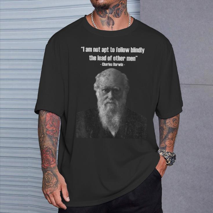 チャールズ・ダーウィンの名言 Tシャツ 彼への贈り物