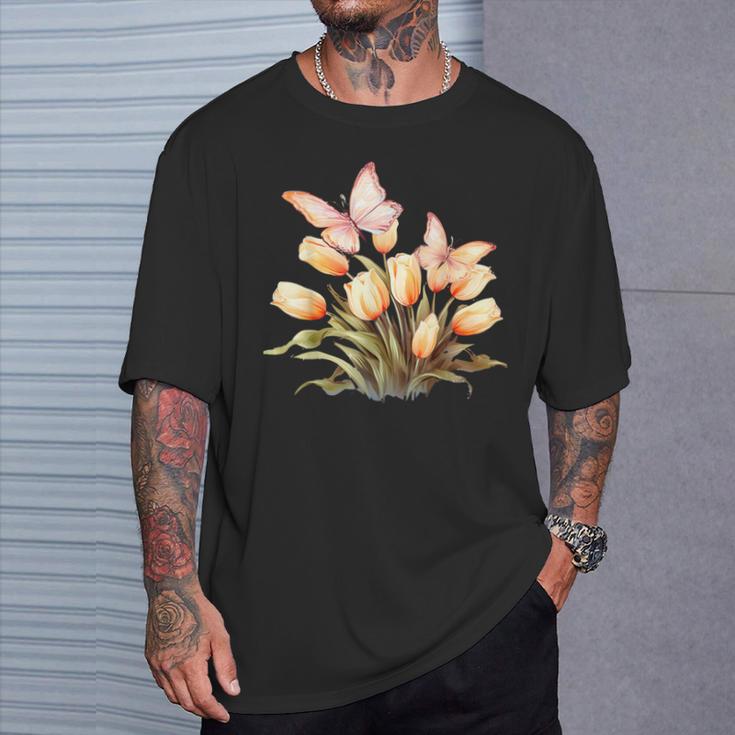 チューリップと蝶の花のデザイン。 Tシャツ 彼への贈り物