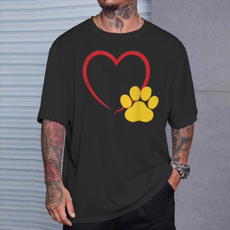ハートと猫の足跡 – ミニマルな猫愛アート Tシャツ 彼への贈り物