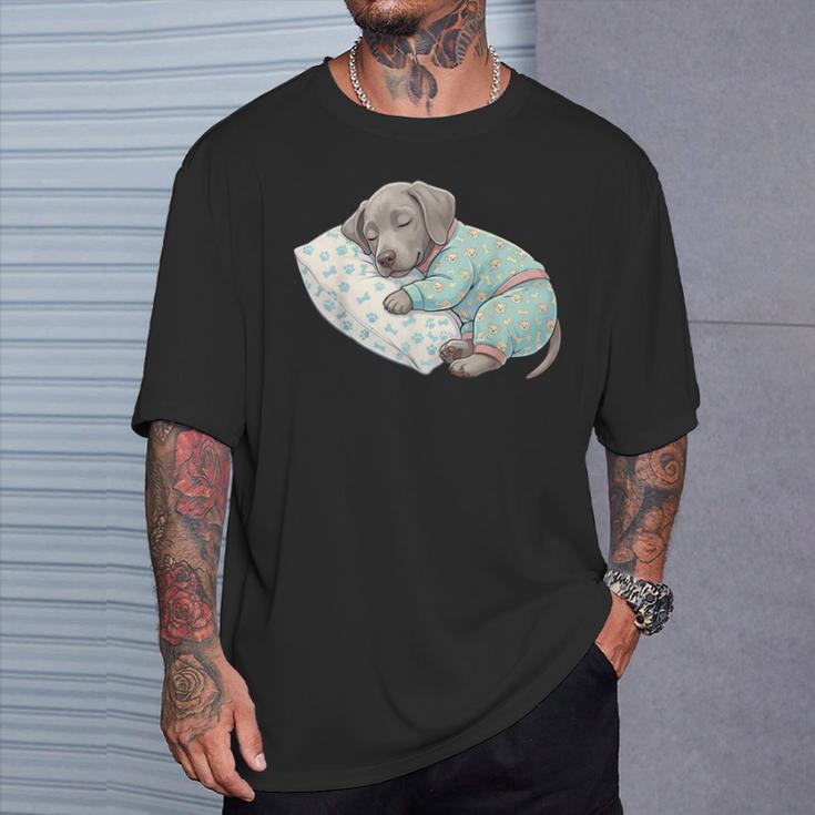 パジャマで寝ているかわいいワイマラナー犬就寝アート Tシャツ 彼への贈り物