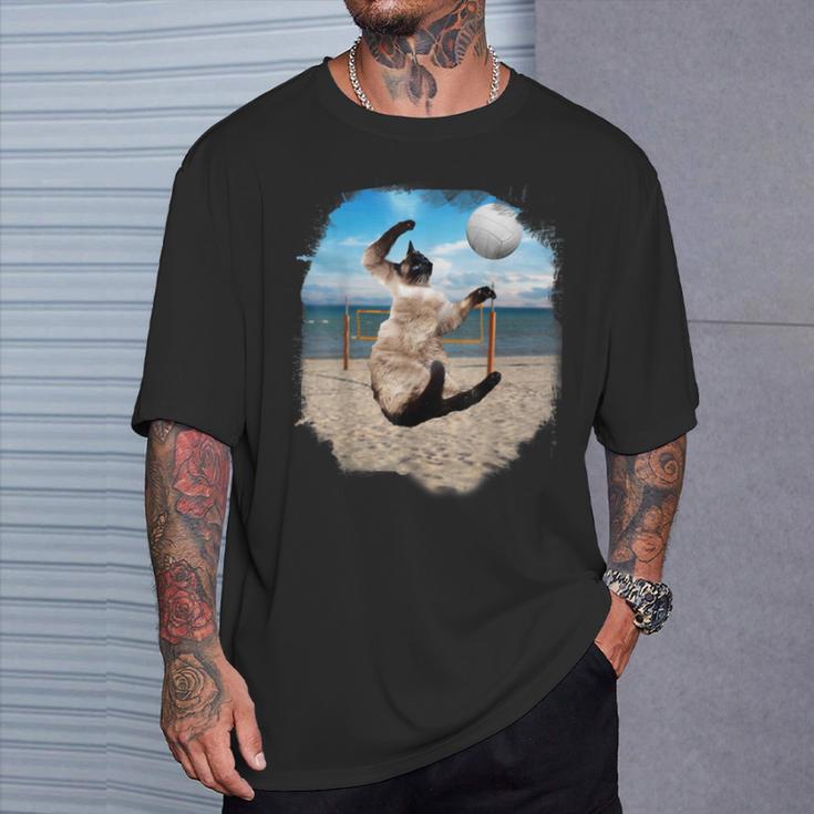 ビーチバレーボールをするシャム猫 Tシャツ 彼への贈り物