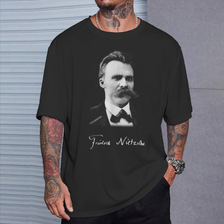 フリードリヒ・ニーチェ 哲学 ドイツ 哲学者 知恵 Nietzsche German Philosopher Tシャツ 彼への贈り物
