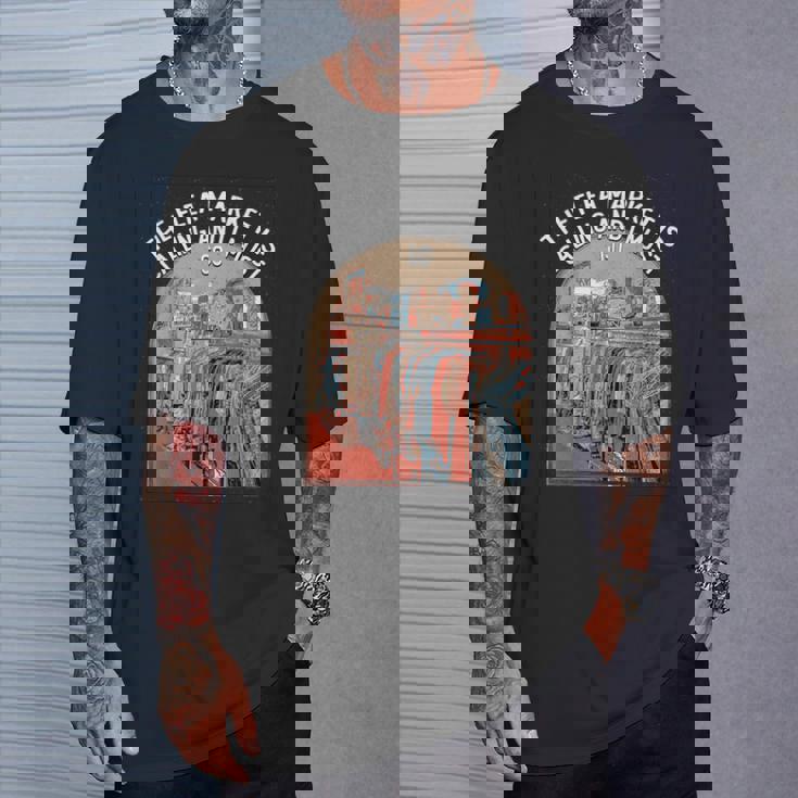 フリーマーケットは古着屋をよこす愛好家を呼んでいます Tシャツ 彼への贈り物