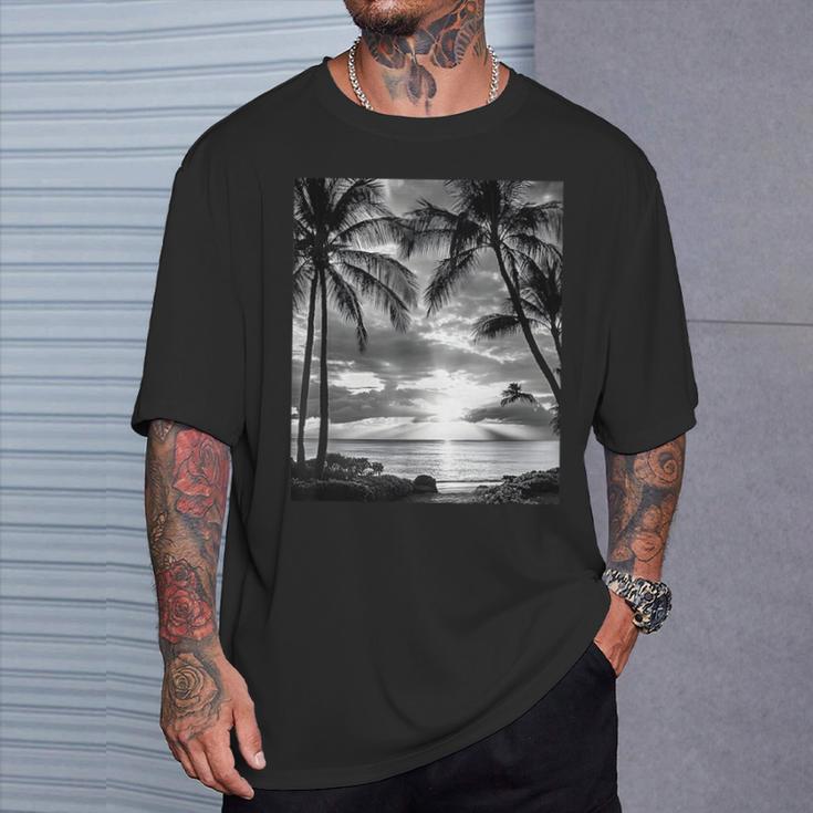 ヤシの木の白黒写真 夕焼けビンテージ写真 Tシャツ 彼への贈り物