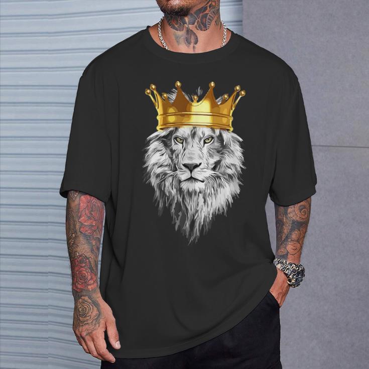 ライオンファンのための王冠を持つライオン Tシャツ 彼への贈り物