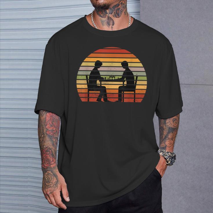 レトロ チェスプレイヤー ビンテージ チェスボード チェス グランドマスター Tシャツ 彼への贈り物