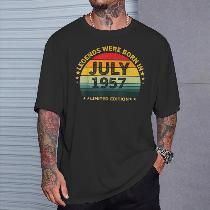 レトロな69歳の誕生日伝説は1957年7月に誕生しました。 Tシャツ 彼への贈り物