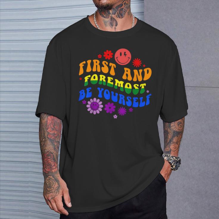 レトロな虹色デザイン 力強いlgbtqプライドメッセージ付き Tシャツ 彼への贈り物
