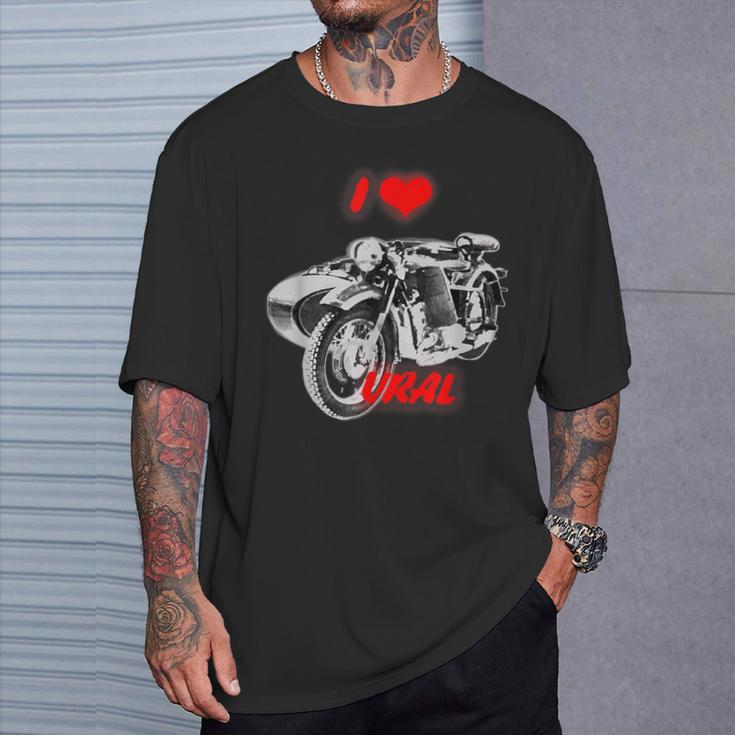 ロシアのレトロなオートバイ愛好家のためのi Love Ural Tシャツ 彼への贈り物
