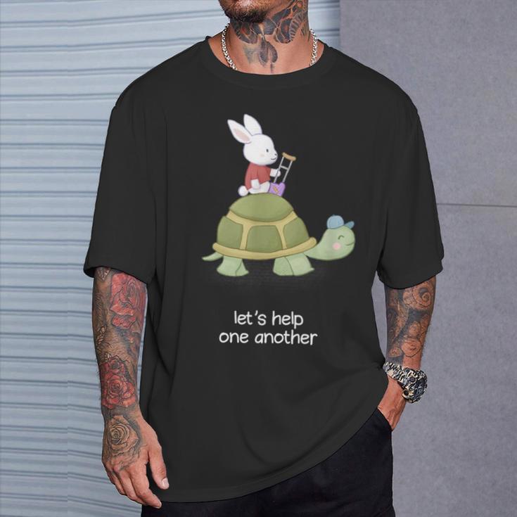 亀とウサギ もう一人を助けましょう Tシャツ 彼への贈り物