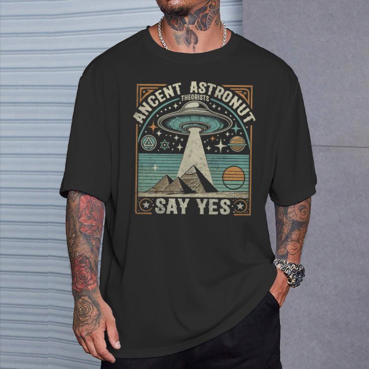 古代宇宙飛行士理論家はイエスと言うufo陰謀論 長袖tシャツ Tシャツ 彼への贈り物