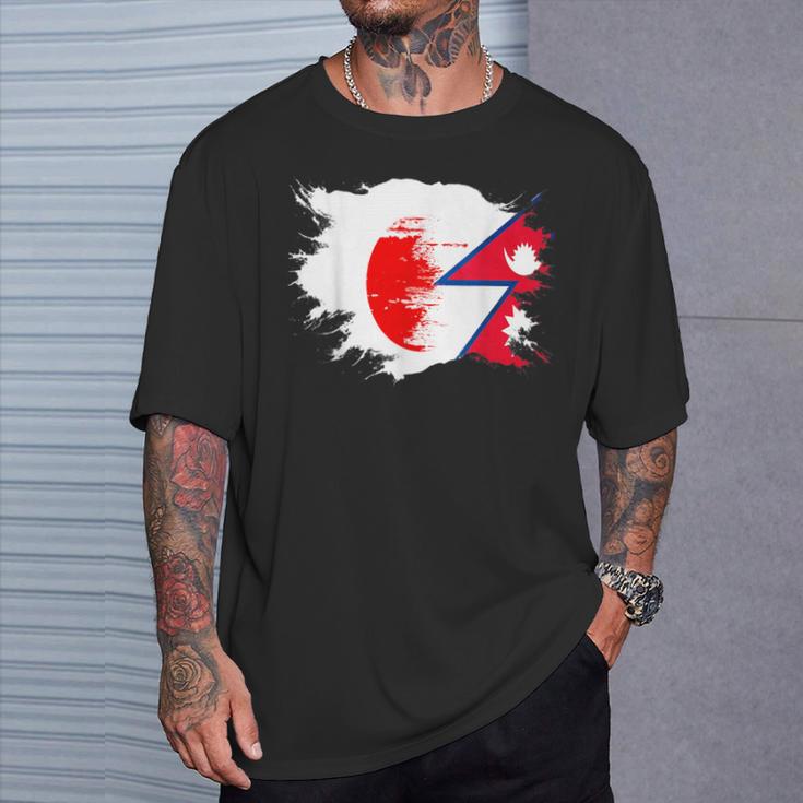 日本とネパールのdna遺産フラッグ Tシャツ 彼への贈り物