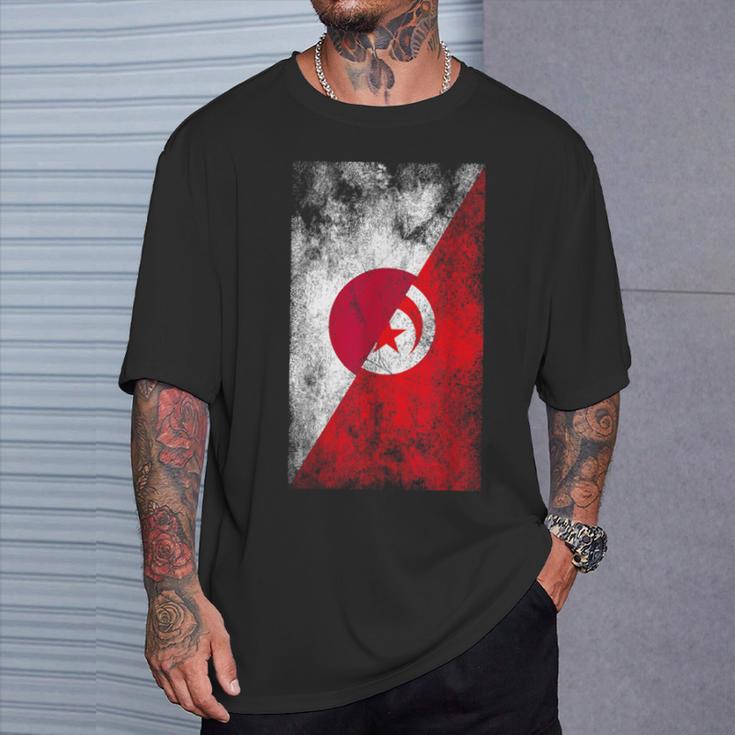 日本チュニジア国旗 日本のチュニジア。 Tシャツ 彼への贈り物
