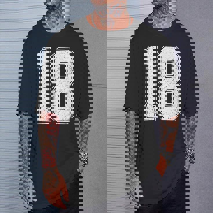 番号18シャツ、番号付き ヴィンテージ 18歳の誕生日 Tシャツ 彼への贈り物