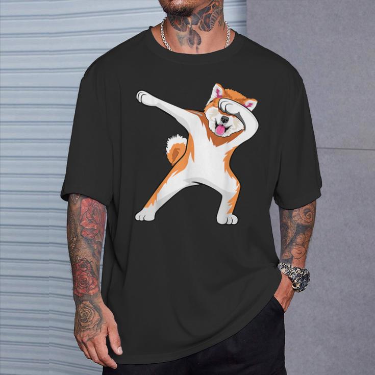 秋田 犬 踊る 面白い Tシャツ 彼への贈り物