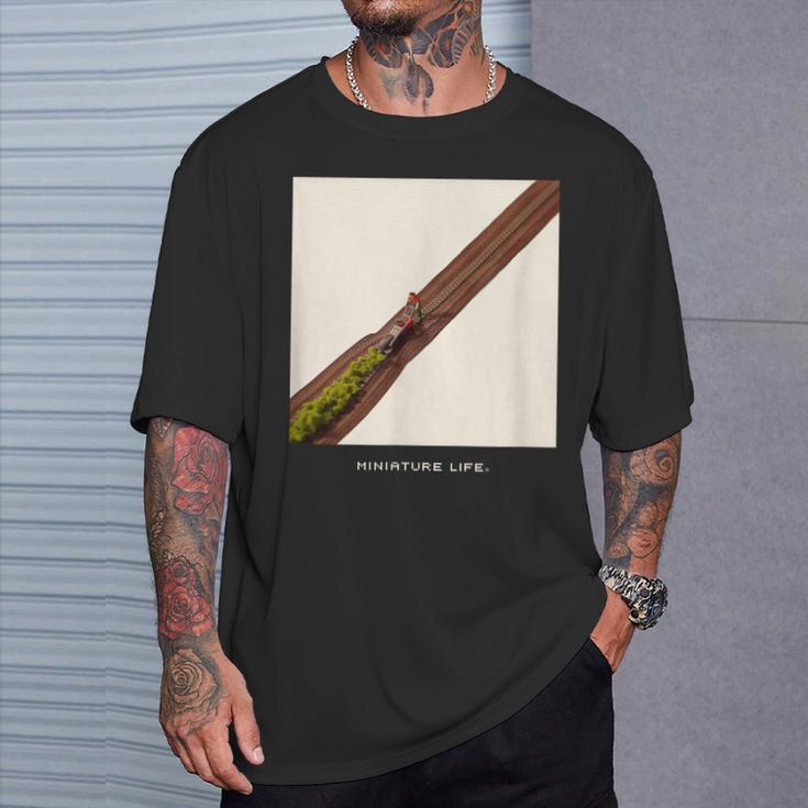 草いものには蓋をする Tシャツ 彼への贈り物