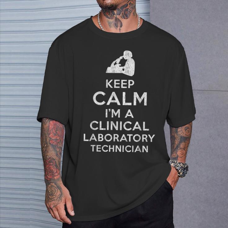 落ち着いておれ私は臨床検査技師だ Tシャツ 彼への贈り物