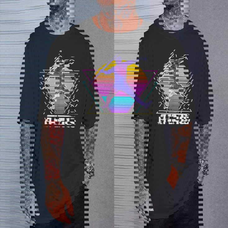 陸上競技 やり投げ スポーツ レトロ ヴィンテージaporwave 90 年代 Tシャツ 彼への贈り物