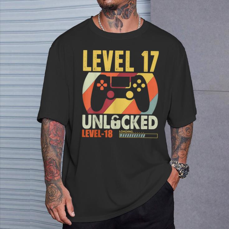 面白い17歳の誕生日 17歳 ギフト レベル17 アンロック Tシャツ 彼への贈り物