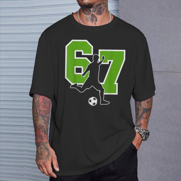 面白い67サッカー選手シックスセブンサッカースポーツチーム Tシャツ 彼への贈り物