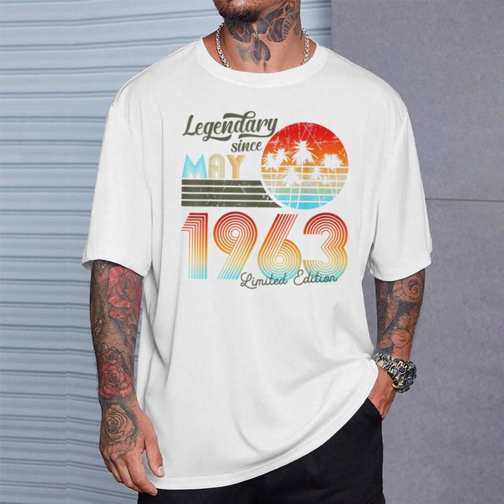60歳の誕生日 1963年5月から伝説の60歳の誕生日 Tシャツ 彼への贈り物