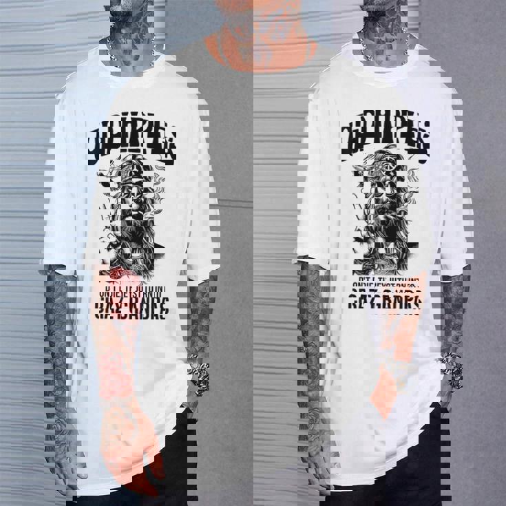 Old Hippies Don't Die They Turn Into Crazy Grandpas Tシャツ 彼への贈り物