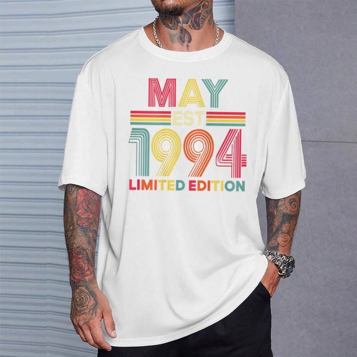 On Back レトロ 5月 Est 1994 誕生日 32歳 32歳 Tシャツ 彼への贈り物