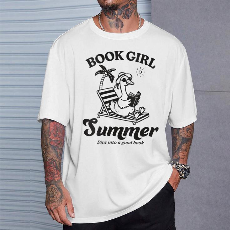 Women's Book Girl Summer Reading Duck Retro Beach Vacation Bookworm T-Shirt Gifts for Him