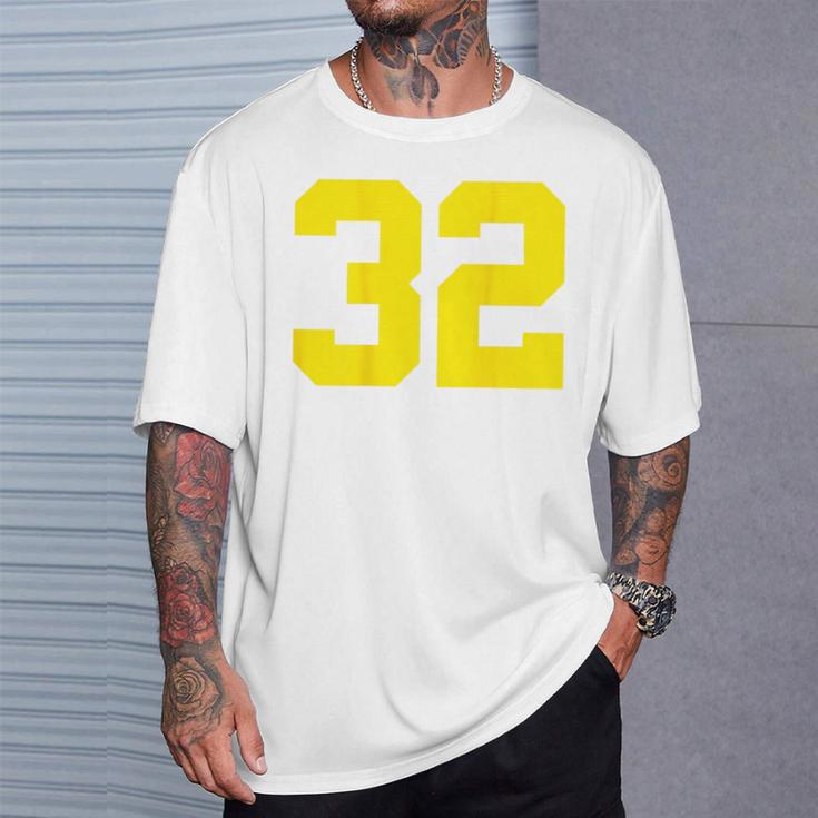 イエローナンバー32 背面 スポーツチーム ジャージ番号 Tシャツ 彼への贈り物