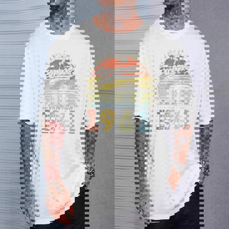 オンバック 65 限定版 1961年6月65日 誕生日 Tシャツ 彼への贈り物