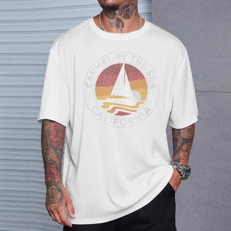 カーメルバイ・ザ・シー カリフォルニア ヴィンテージ ヨット 70年代 レトロ 太陽 Tシャツ 彼への贈り物