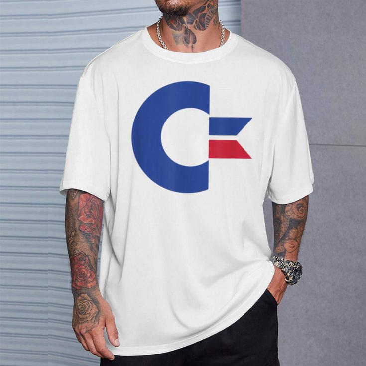 コモドール C64 大文字 ブルーレッド Tシャツ 彼への贈り物