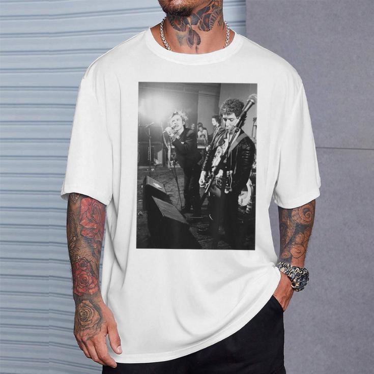 セックスピストルズ ジョニー・ロッテン・シド ヴィシャス・スティーブ・ジョーンズ 1977 Tシャツ 彼への贈り物