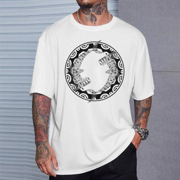 ニュージーランド ハンマーヘッド サメ サークル シンボル マオリ族。 Tシャツ 彼への贈り物