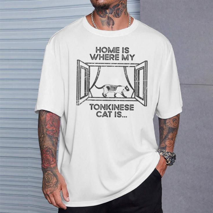 ホーム・ホウェア・マイ・キャット・イズ-ママ・ダッド・トンキニーズ・キャット Tシャツ 彼への贈り物