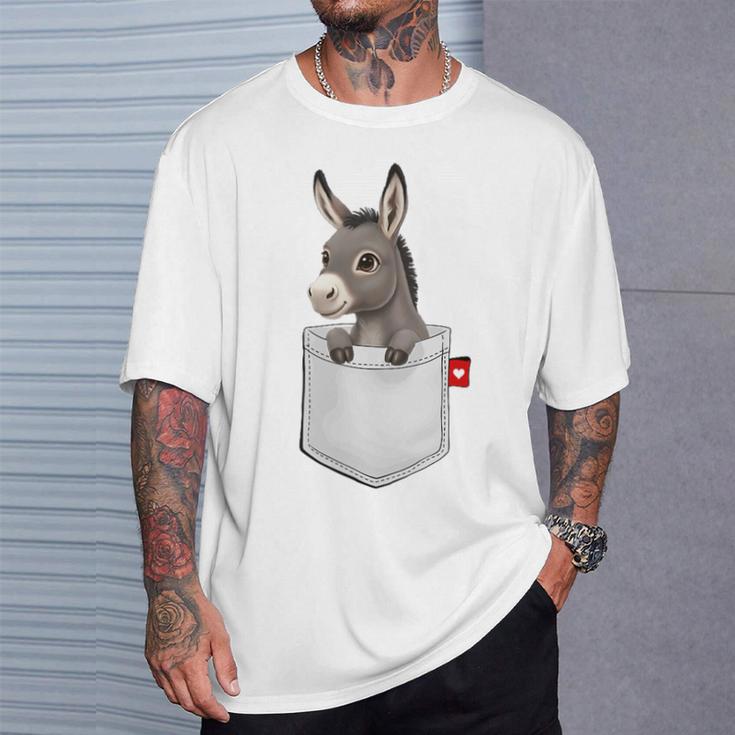 ポケットの中のロバのぞくかわいい動物のロバ Tシャツ 彼への贈り物