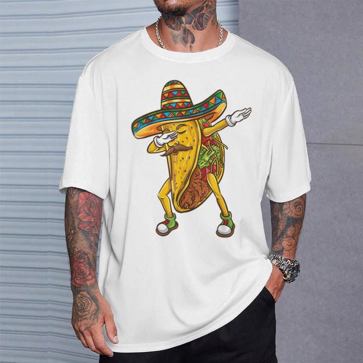 メキシコのタコスをダビングする Cinco De Mayo Tシャツ 彼への贈り物