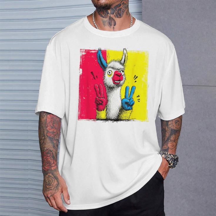 ラマ ダブルピース レトロ ポップ キャラクター グラフィック サイン ジェスチャー Tシャツ 彼への贈り物