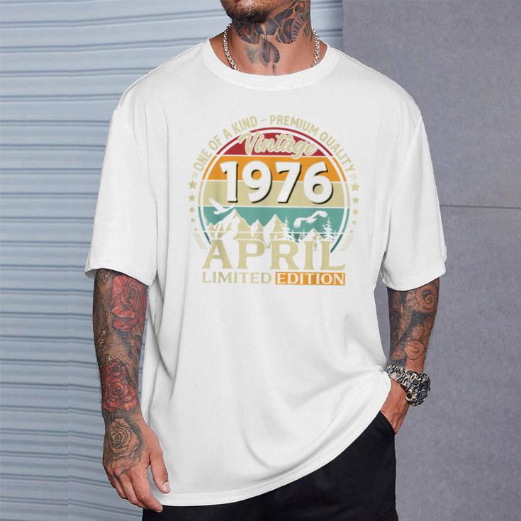 ヴィンテージカー 1976 年4月 50 歳の誕生日 1976 年のクラシックカー Tシャツ 彼への贈り物