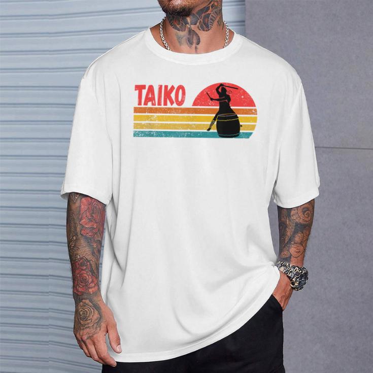 ヴィンテージサンセット太鼓ドラマー Tシャツ 彼への贈り物